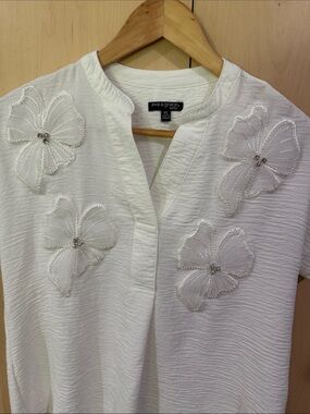 Ava & Grace White Floral Bead-Accent Split Neck Top